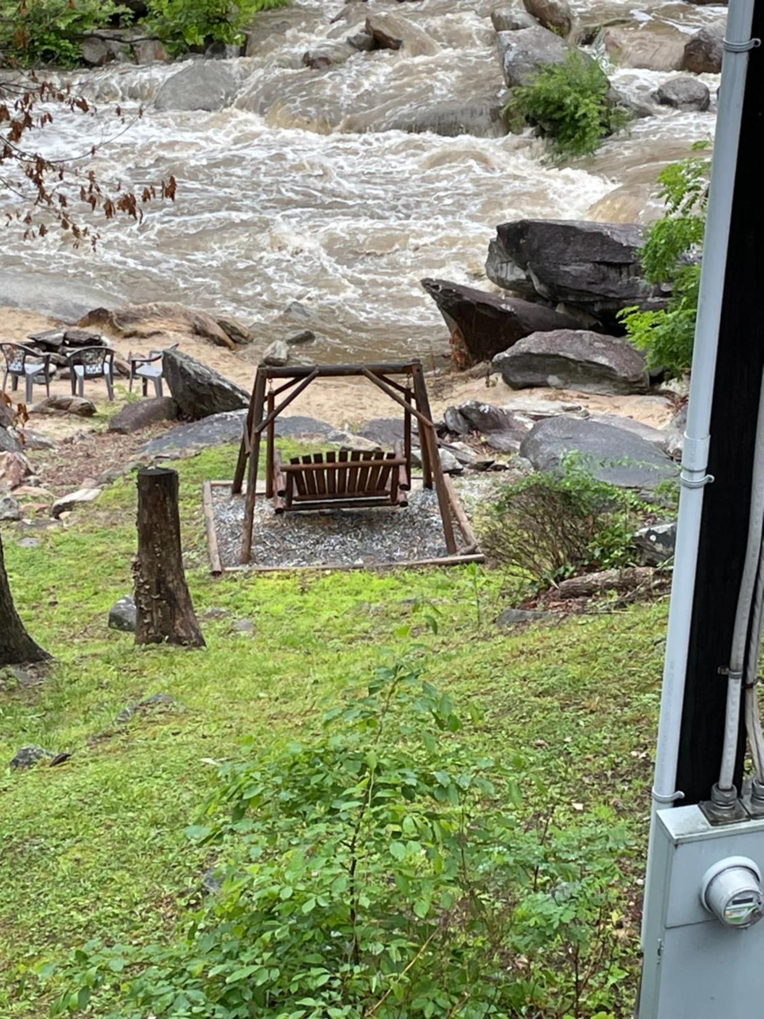 The Evening Shade River Lodge And Cabins Chimney Rock Exterior photo