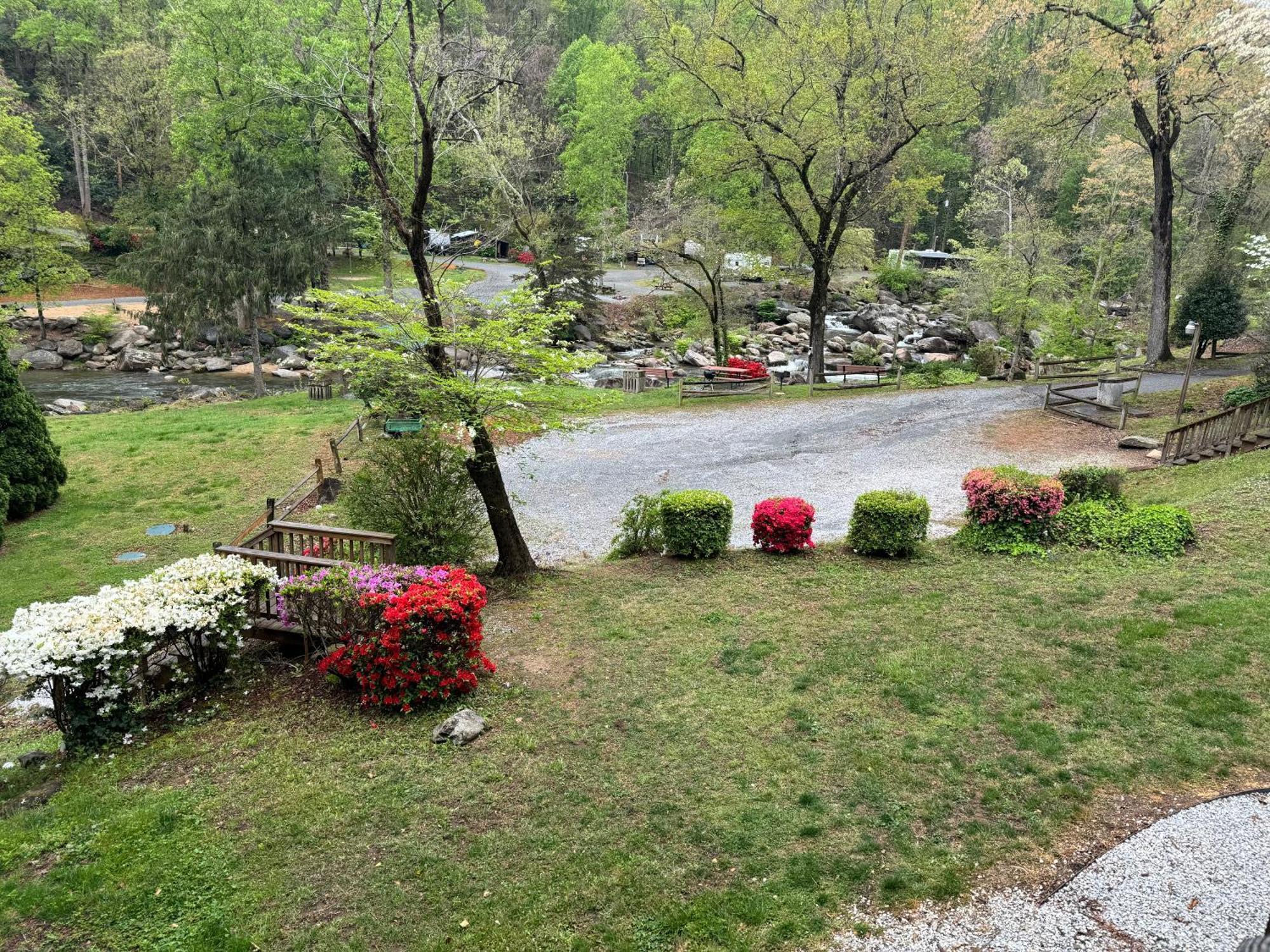 The Evening Shade River Lodge And Cabins Chimney Rock Exterior photo