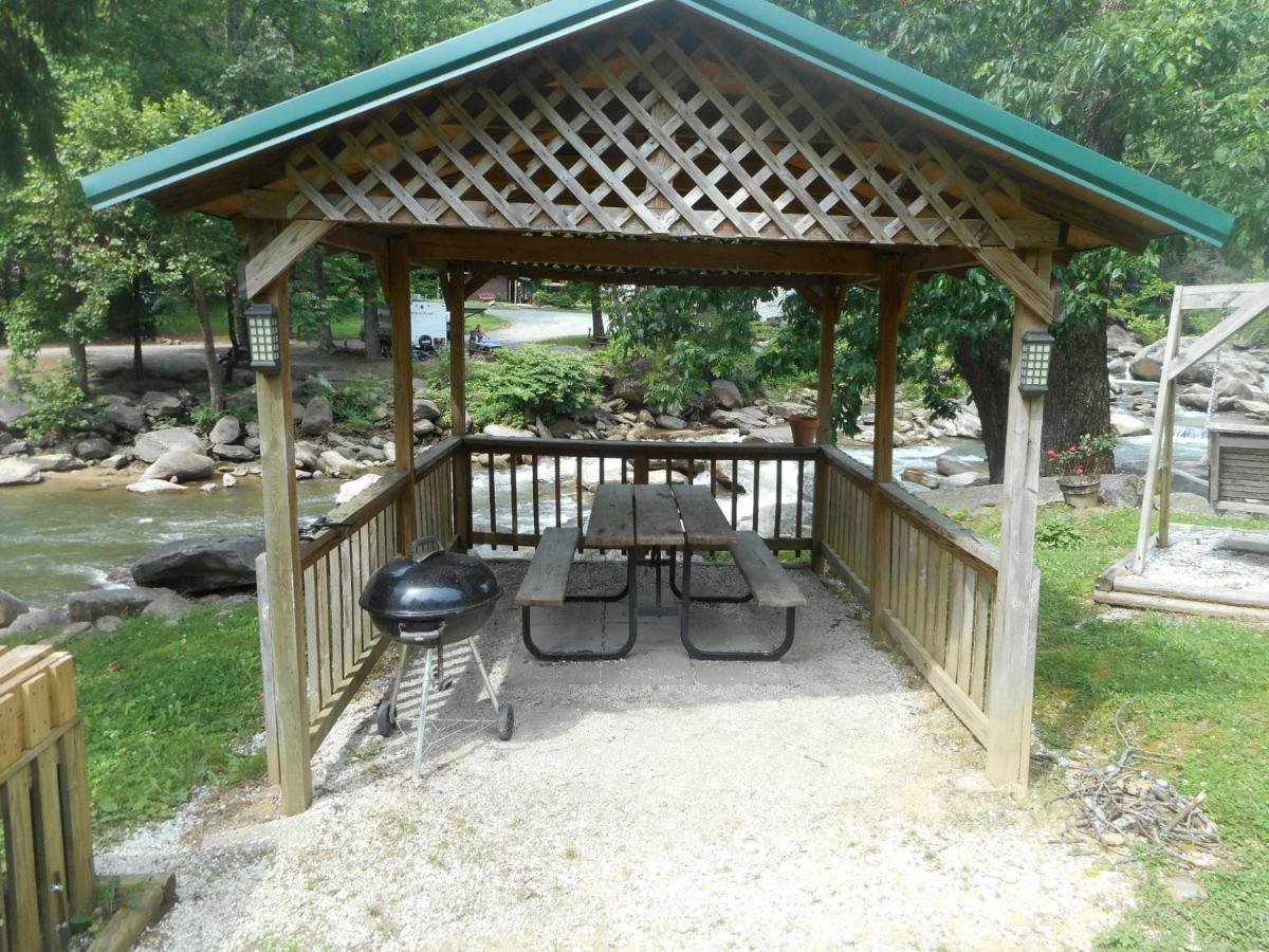 The Evening Shade River Lodge And Cabins Chimney Rock Exterior photo